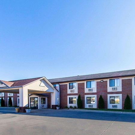 Quality Inn & Suites Ottumwa North Exteriör bild