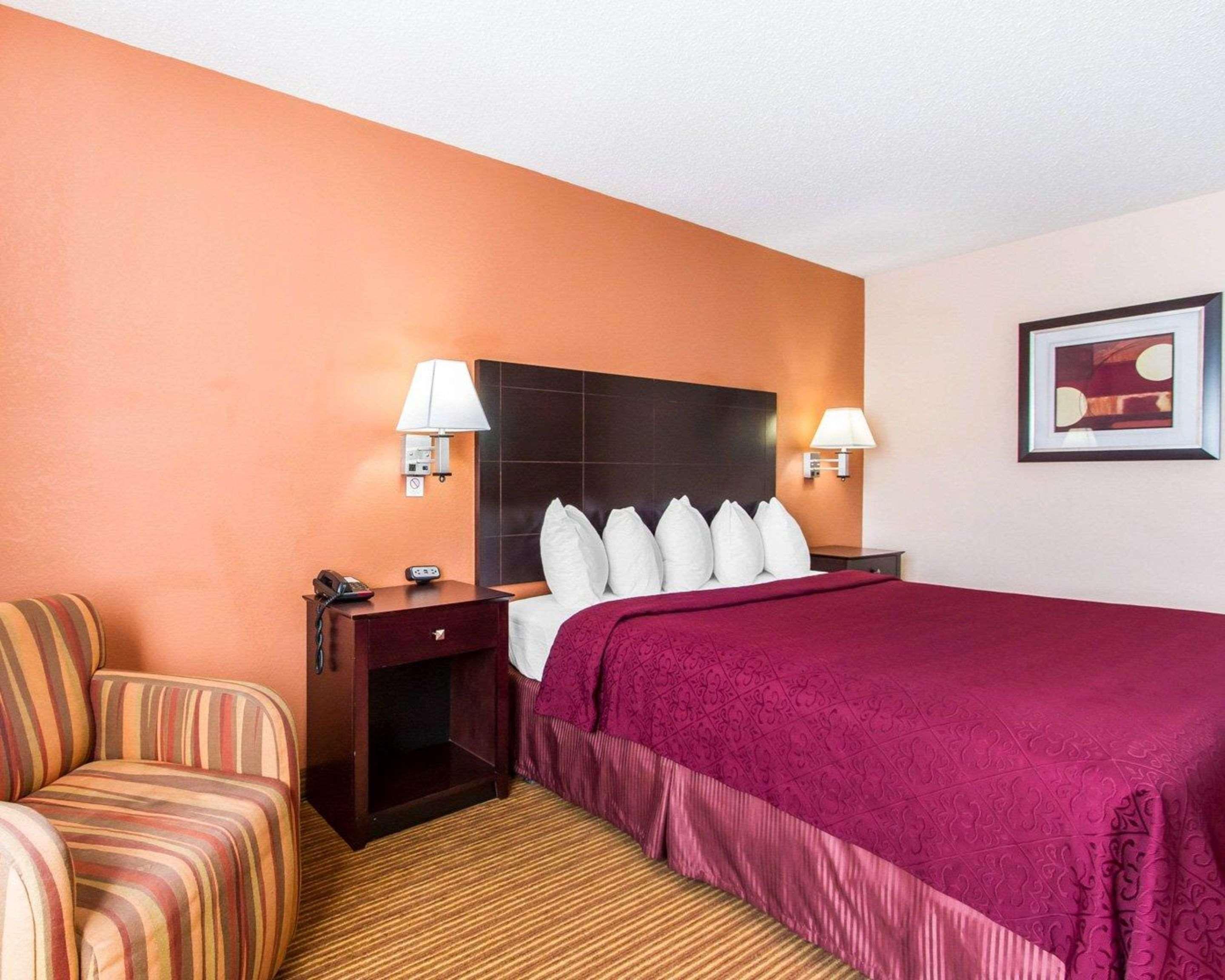 Quality Inn & Suites Ottumwa North Exteriör bild