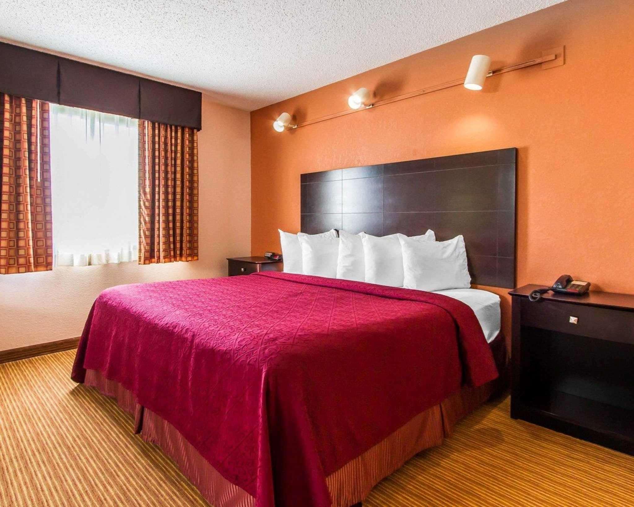 Quality Inn & Suites Ottumwa North Exteriör bild