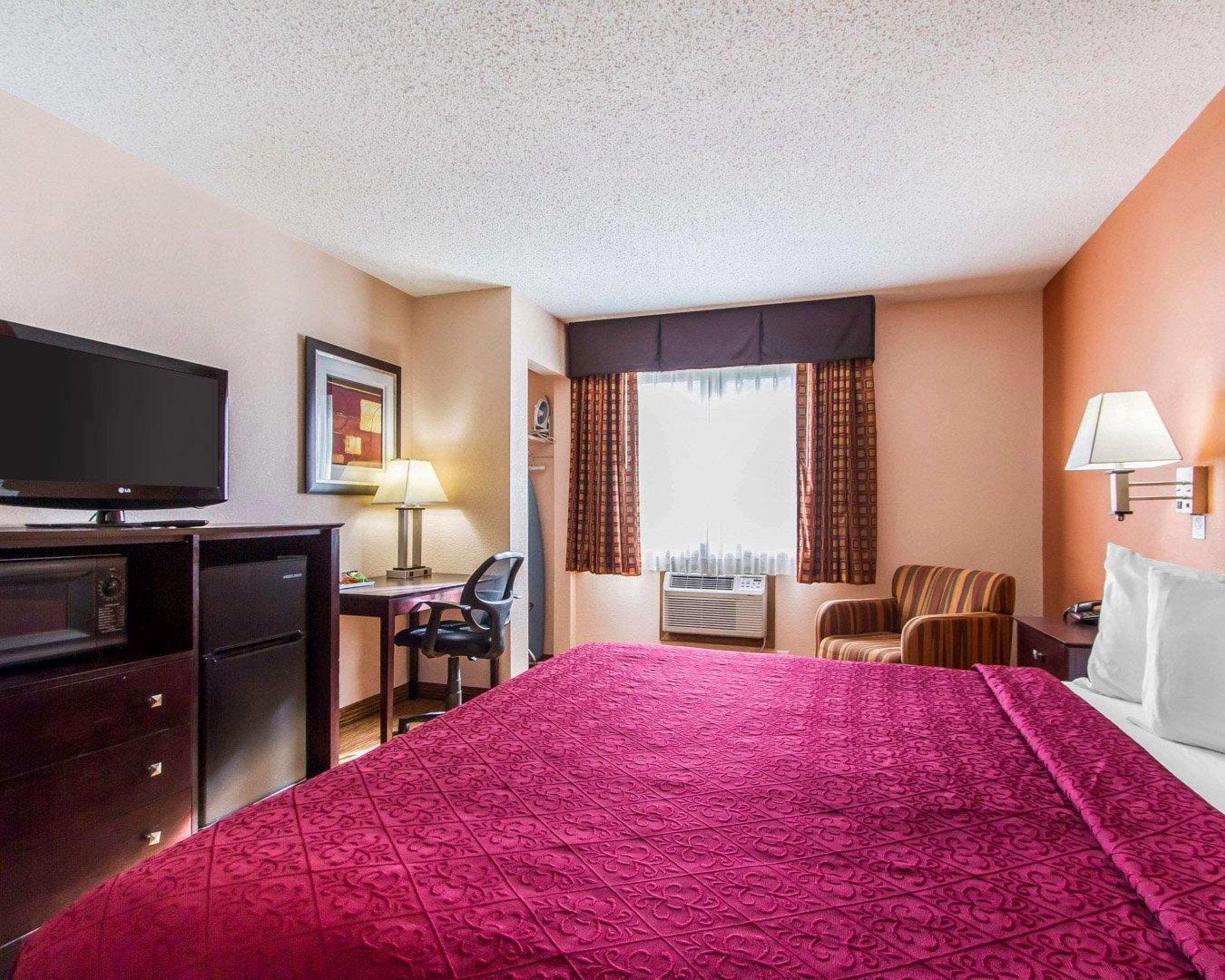 Quality Inn & Suites Ottumwa North Exteriör bild