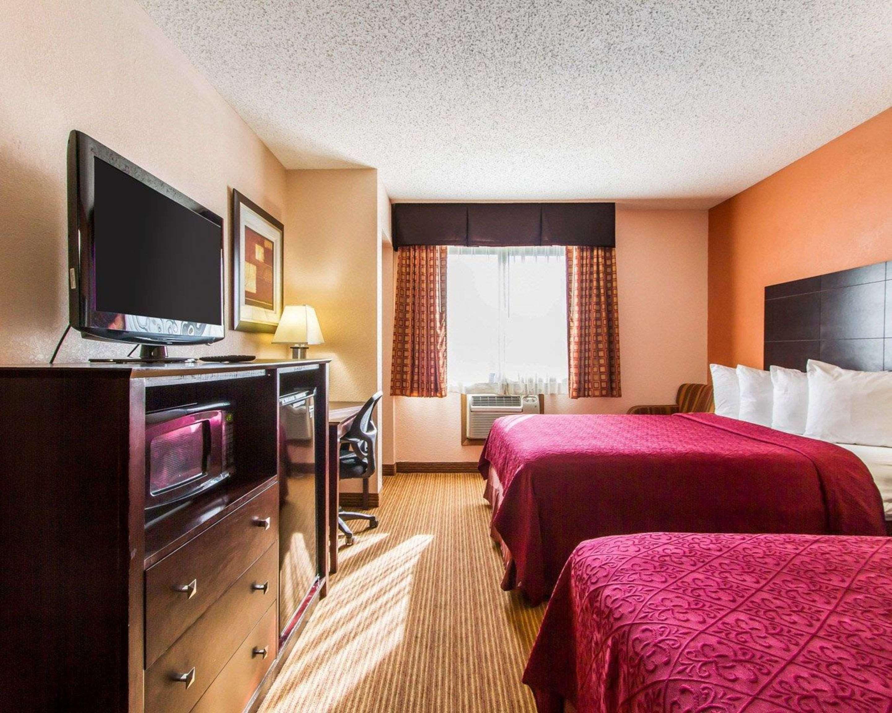 Quality Inn & Suites Ottumwa North Exteriör bild
