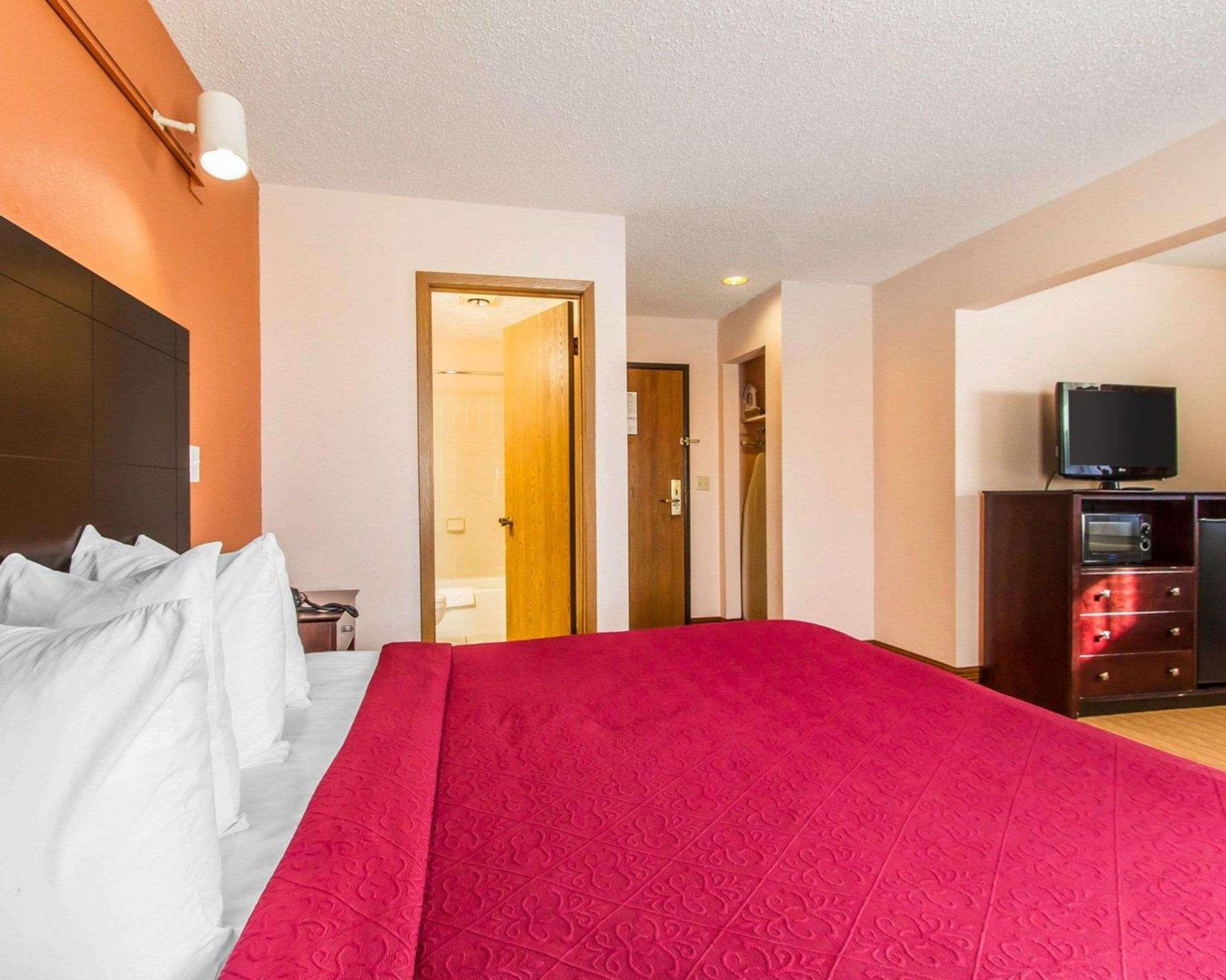 Quality Inn & Suites Ottumwa North Exteriör bild
