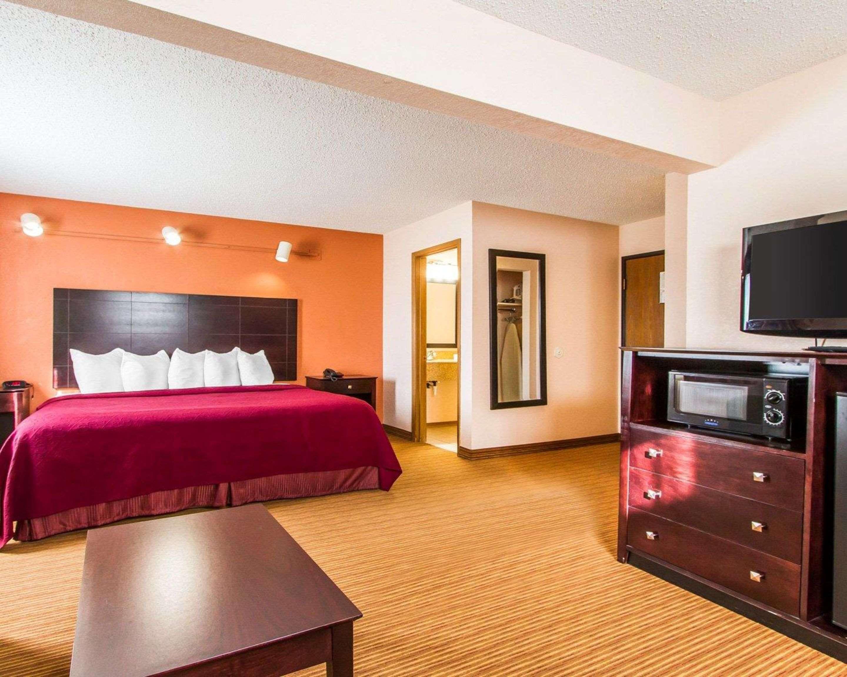 Quality Inn & Suites Ottumwa North Exteriör bild