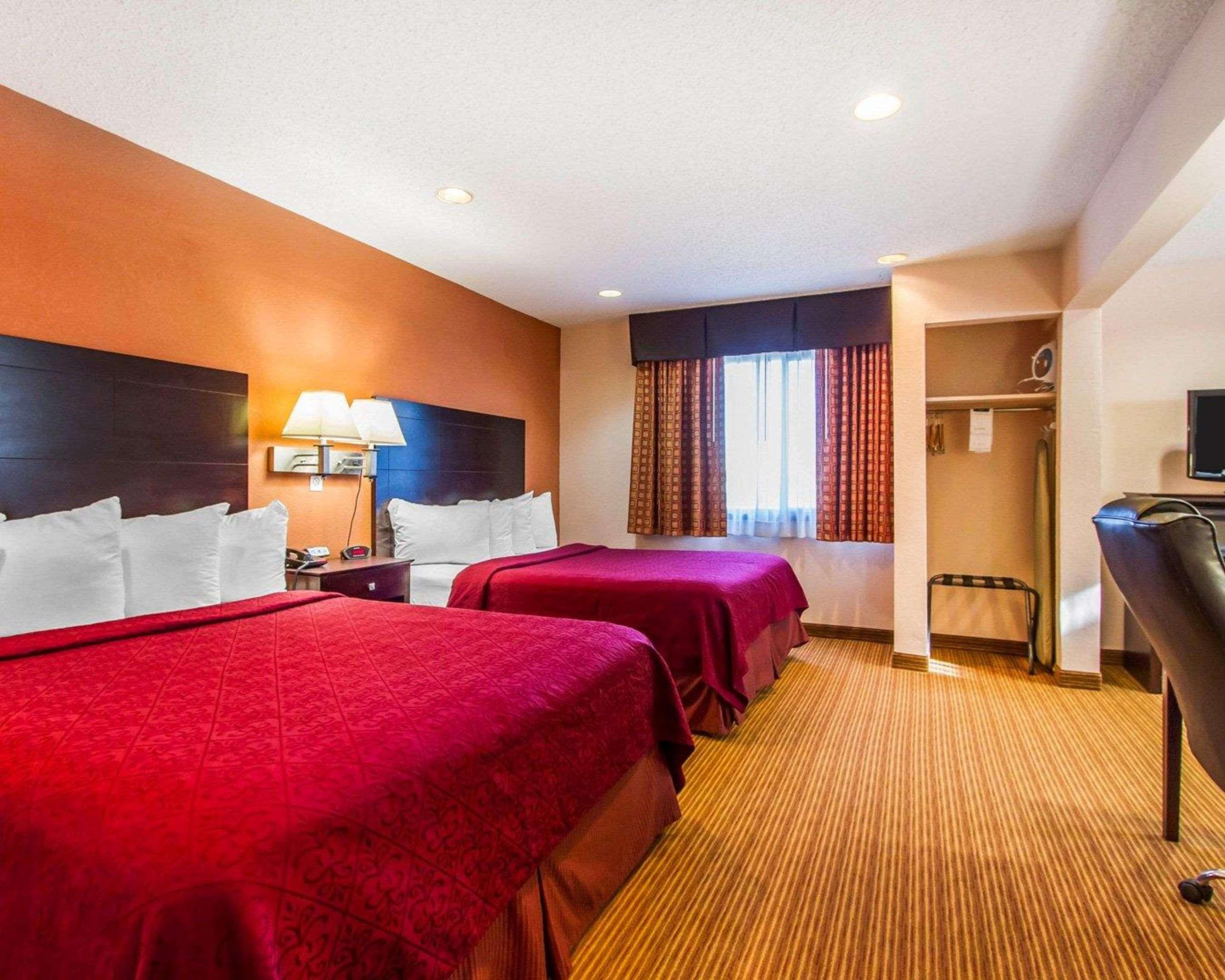 Quality Inn & Suites Ottumwa North Exteriör bild