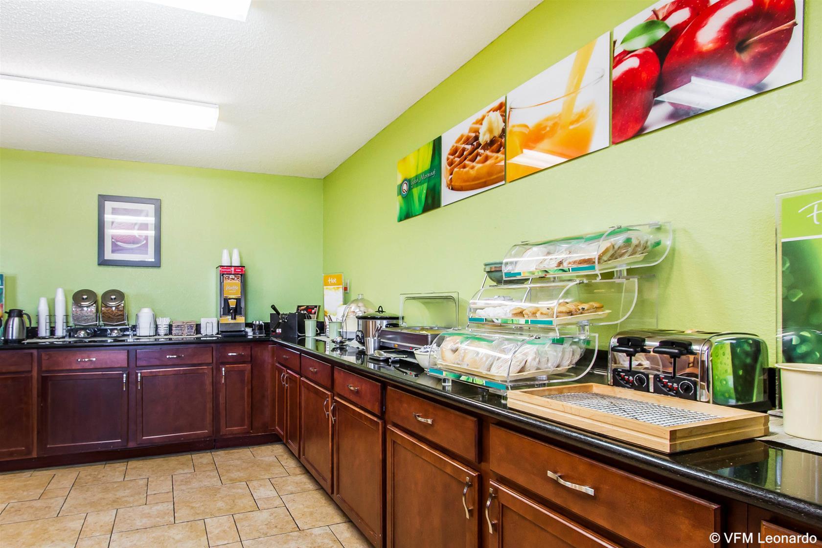 Quality Inn & Suites Ottumwa North Exteriör bild