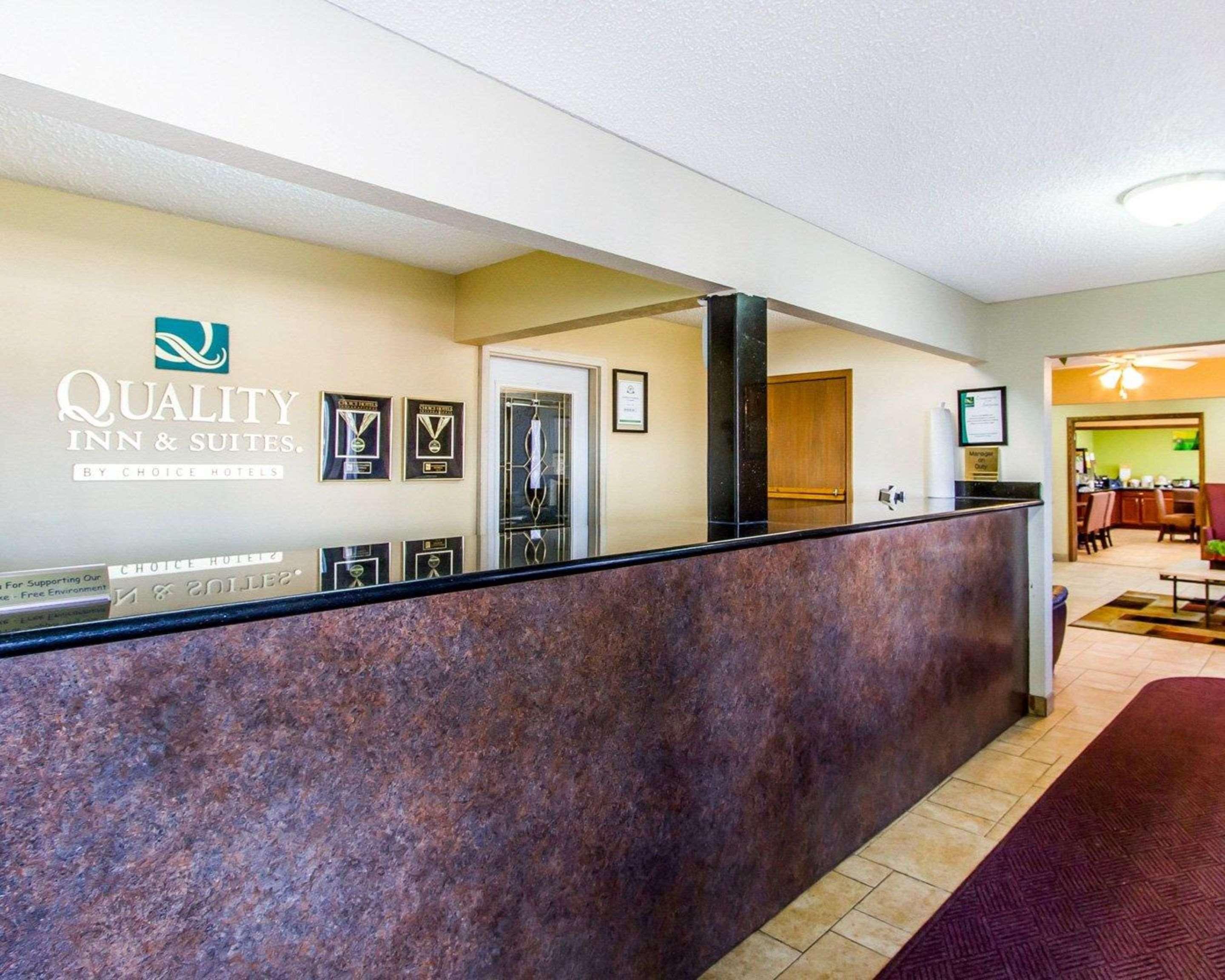 Quality Inn & Suites Ottumwa North Exteriör bild