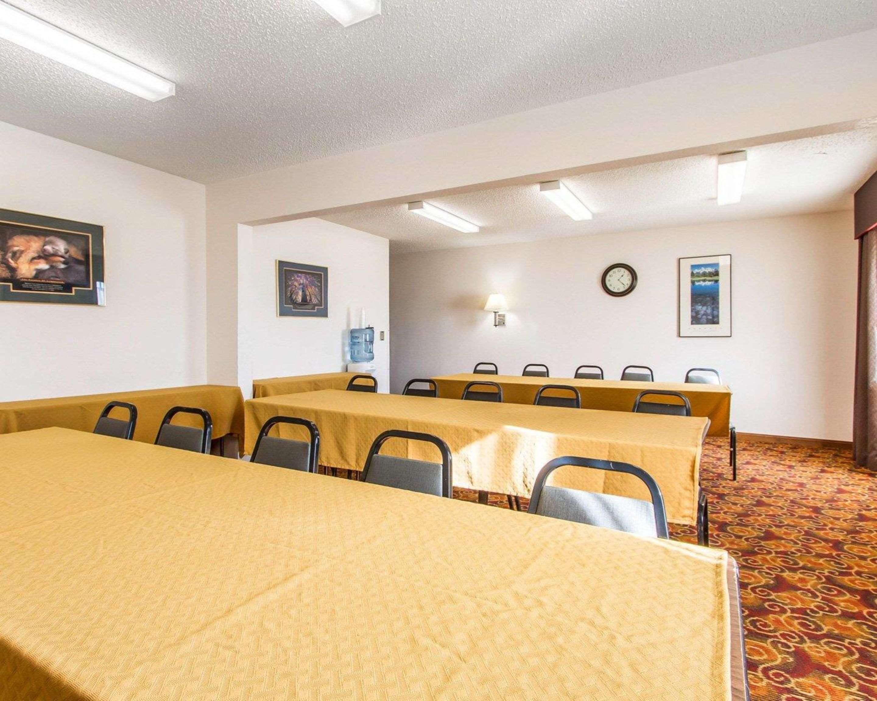 Quality Inn & Suites Ottumwa North Exteriör bild