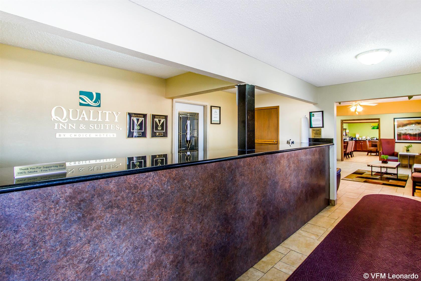 Quality Inn & Suites Ottumwa North Exteriör bild