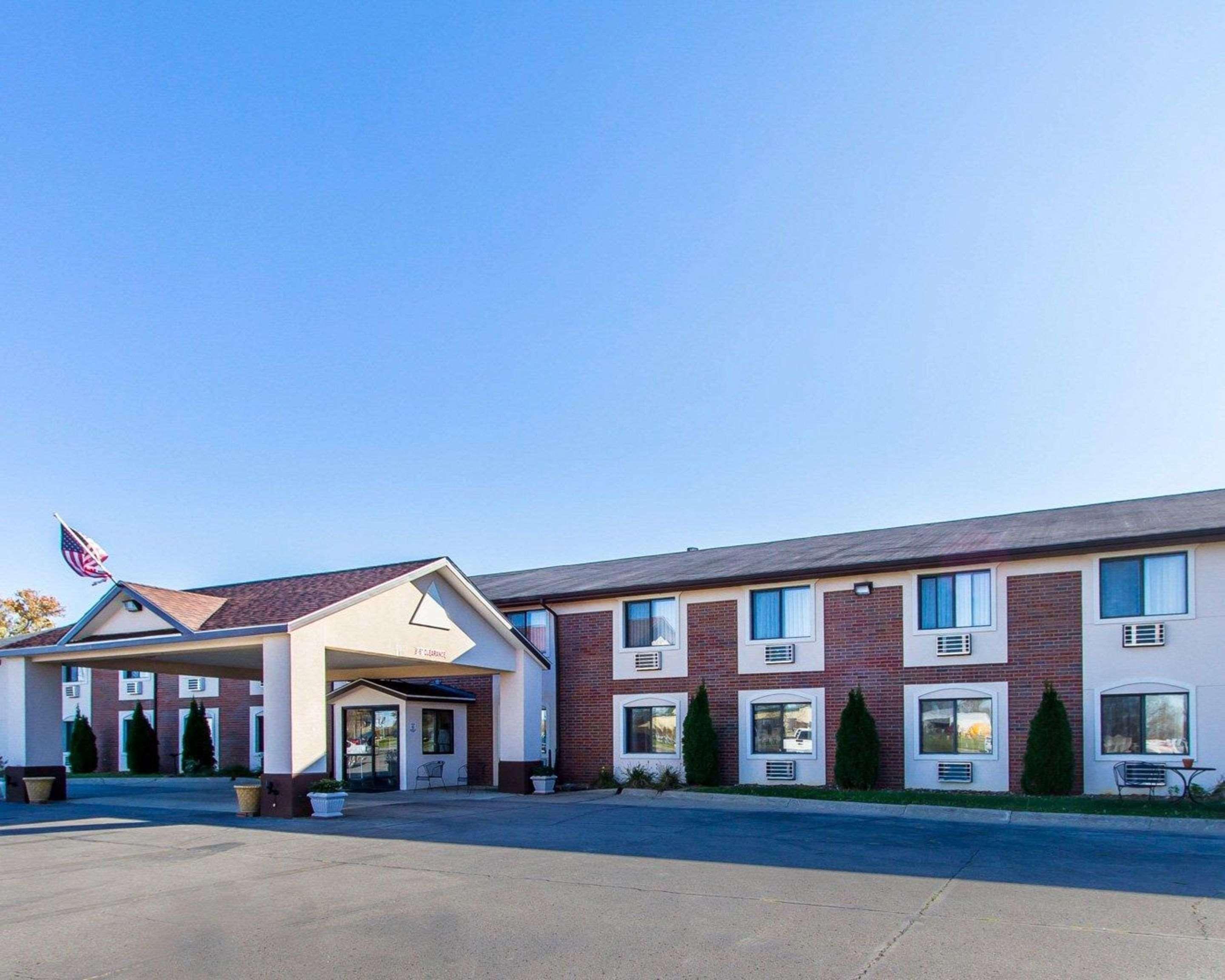Quality Inn & Suites Ottumwa North Exteriör bild