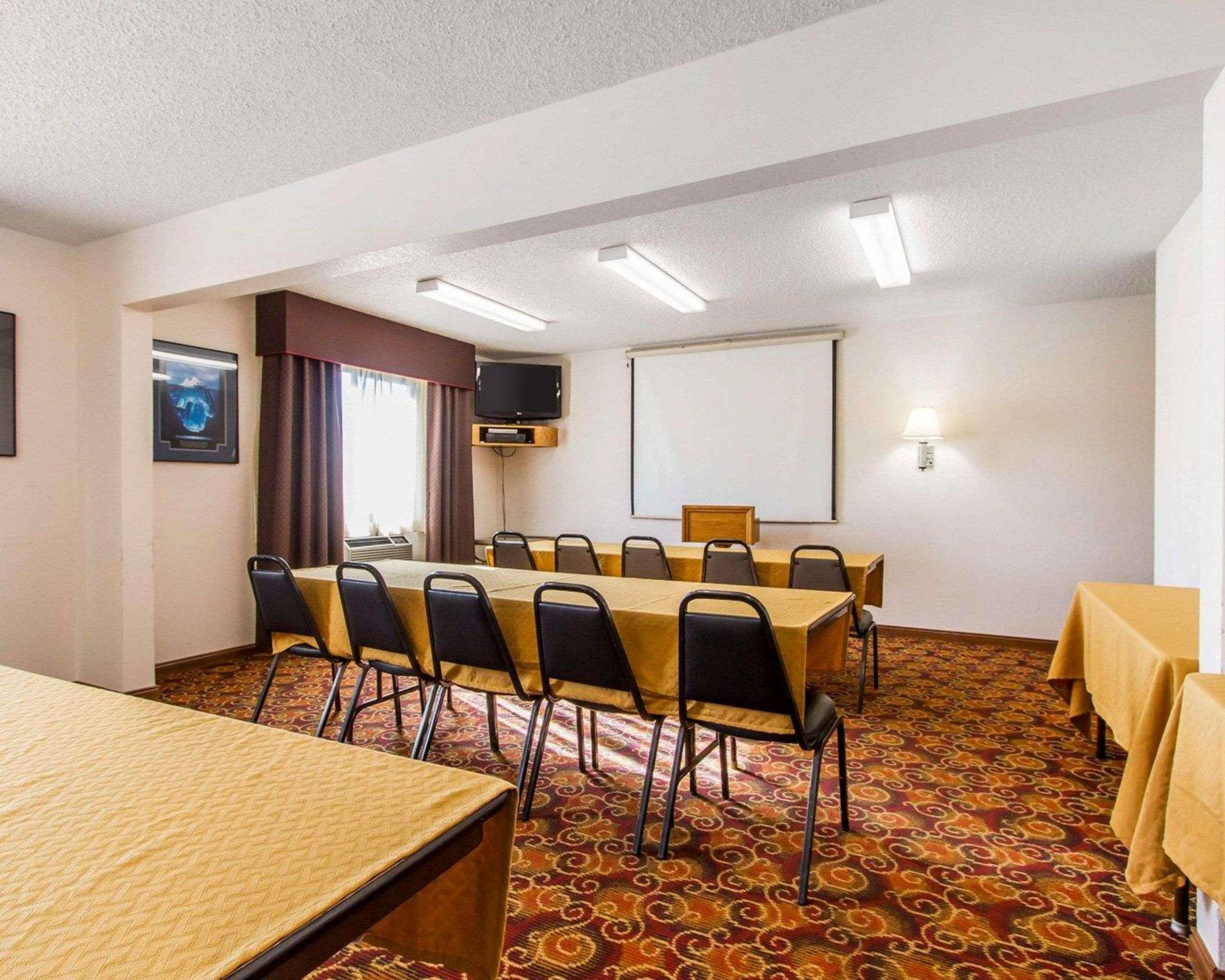 Quality Inn & Suites Ottumwa North Exteriör bild