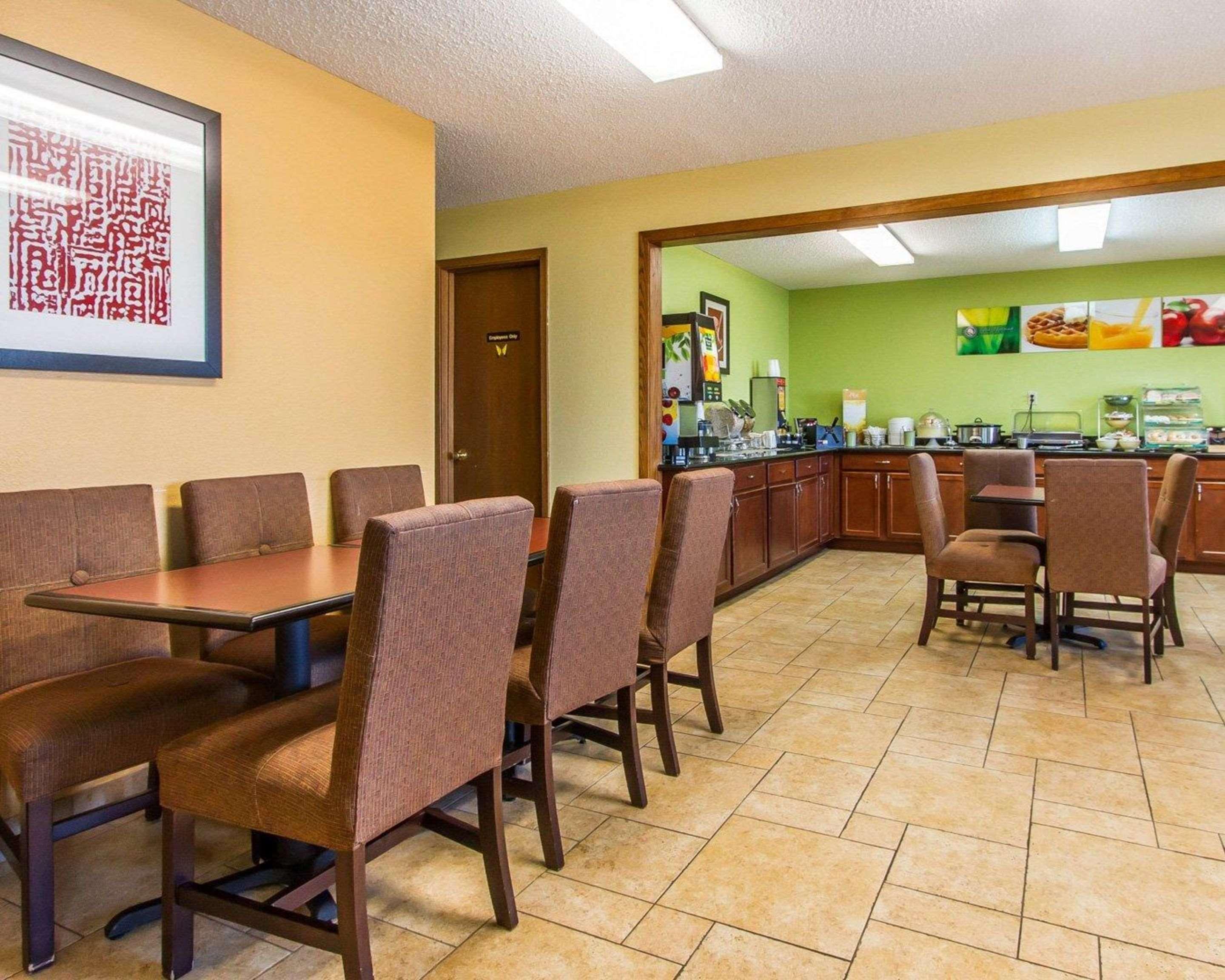 Quality Inn & Suites Ottumwa North Exteriör bild