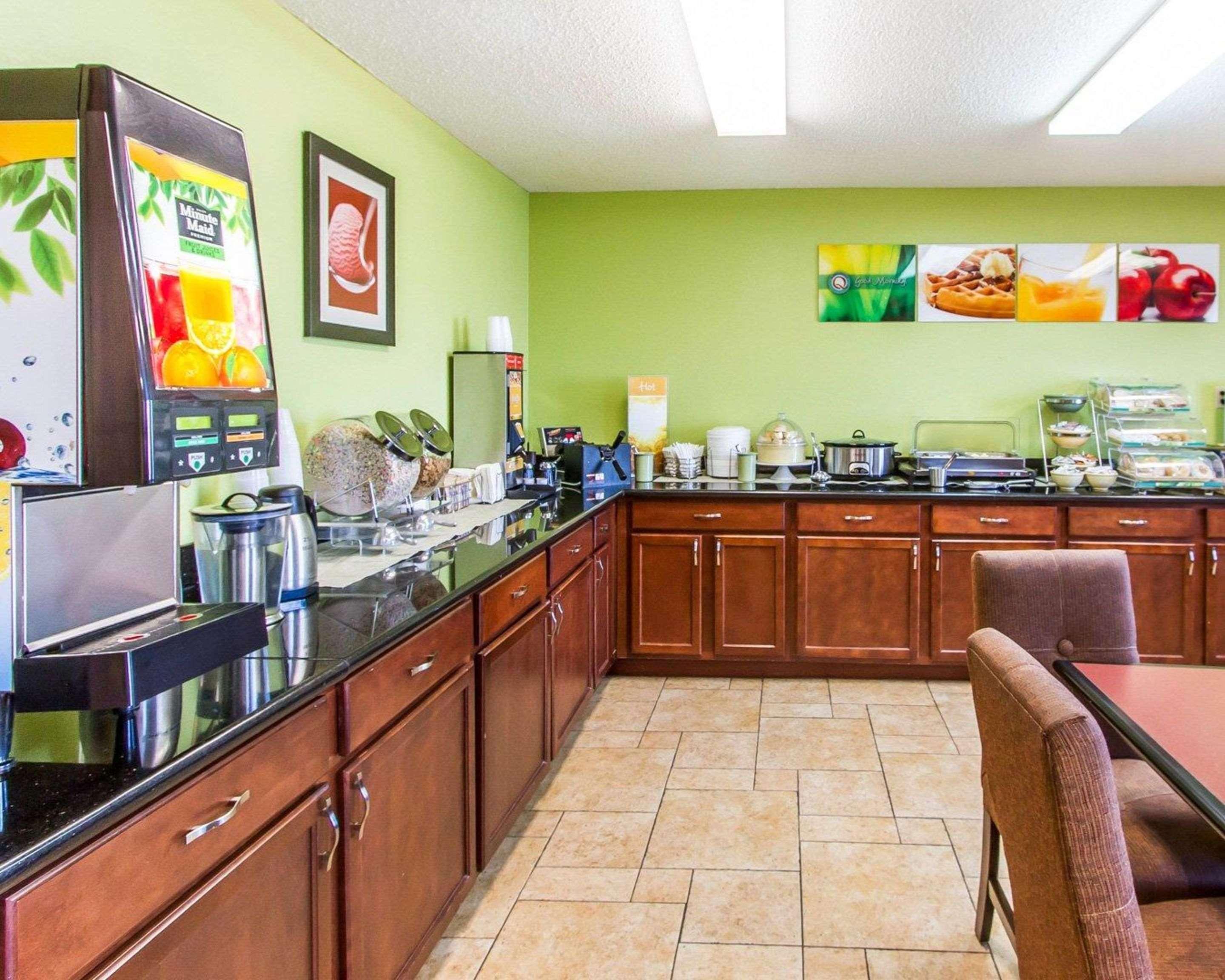 Quality Inn & Suites Ottumwa North Exteriör bild
