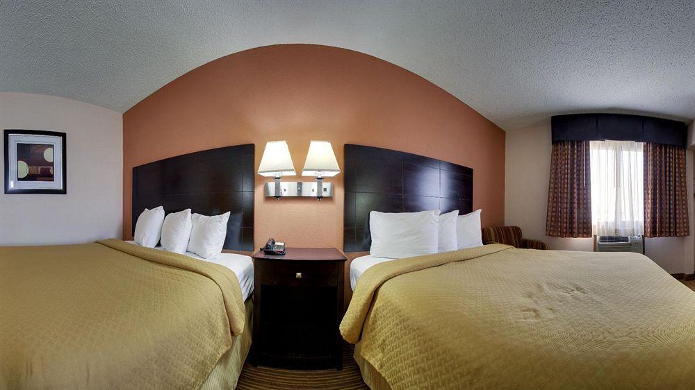 Quality Inn & Suites Ottumwa North Exteriör bild