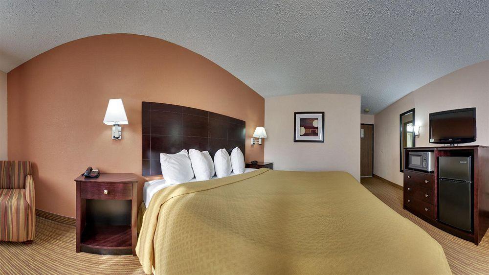 Quality Inn & Suites Ottumwa North Exteriör bild