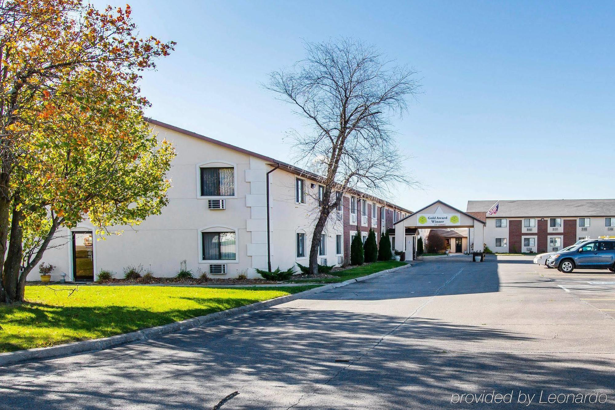 Quality Inn & Suites Ottumwa North Exteriör bild