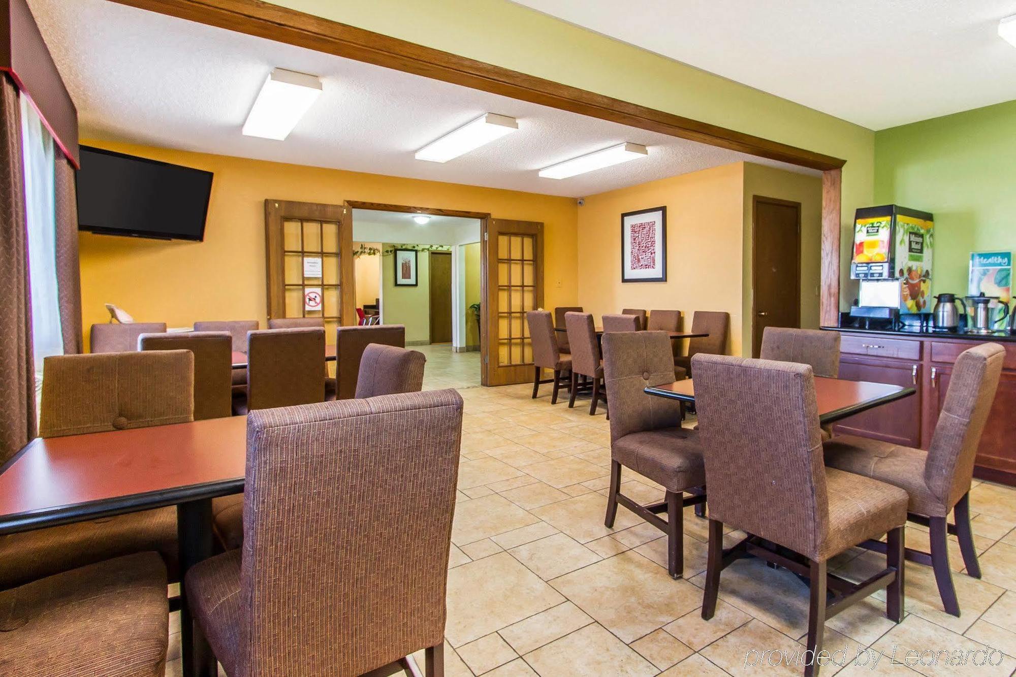 Quality Inn & Suites Ottumwa North Exteriör bild