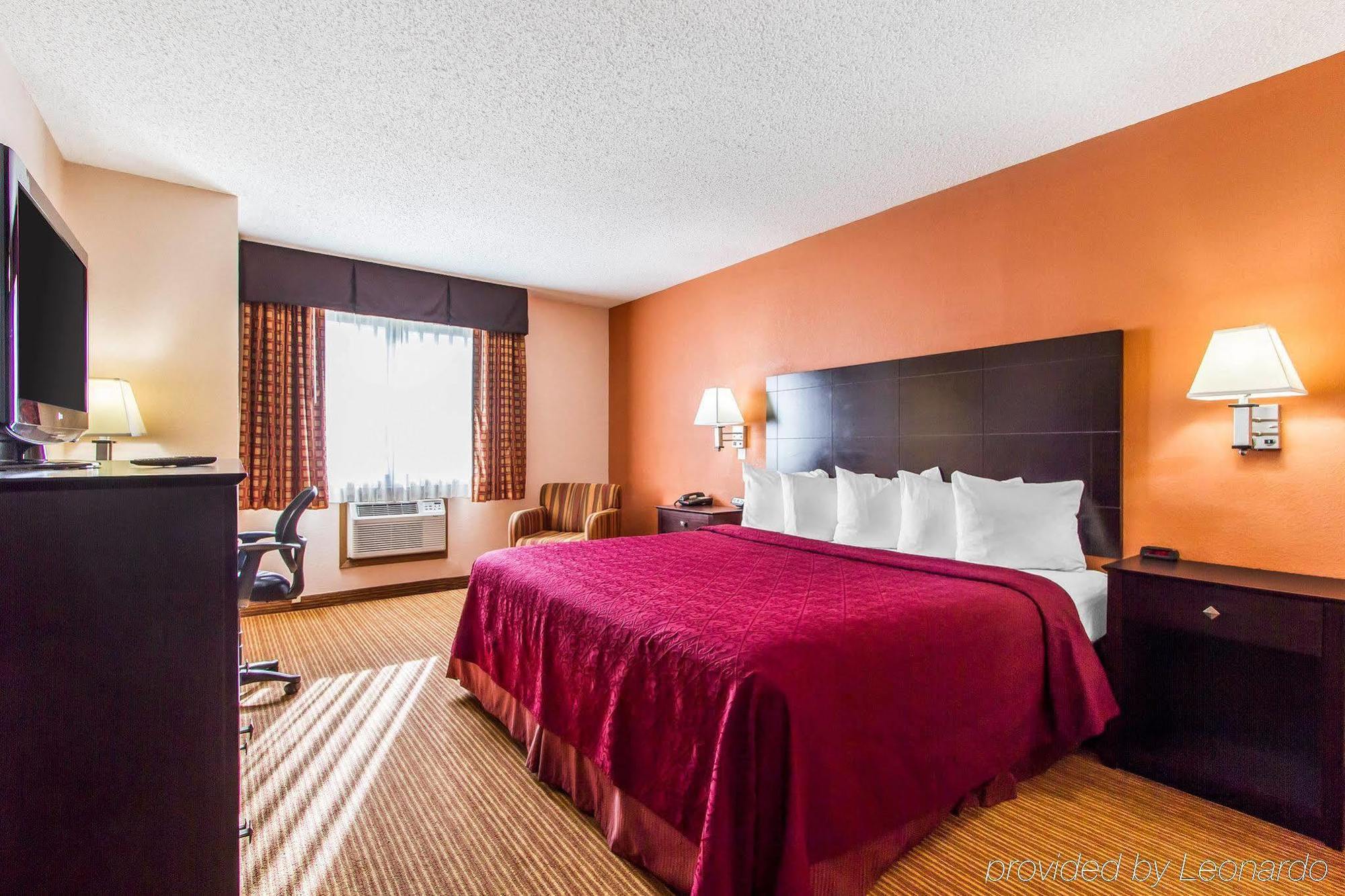 Quality Inn & Suites Ottumwa North Exteriör bild