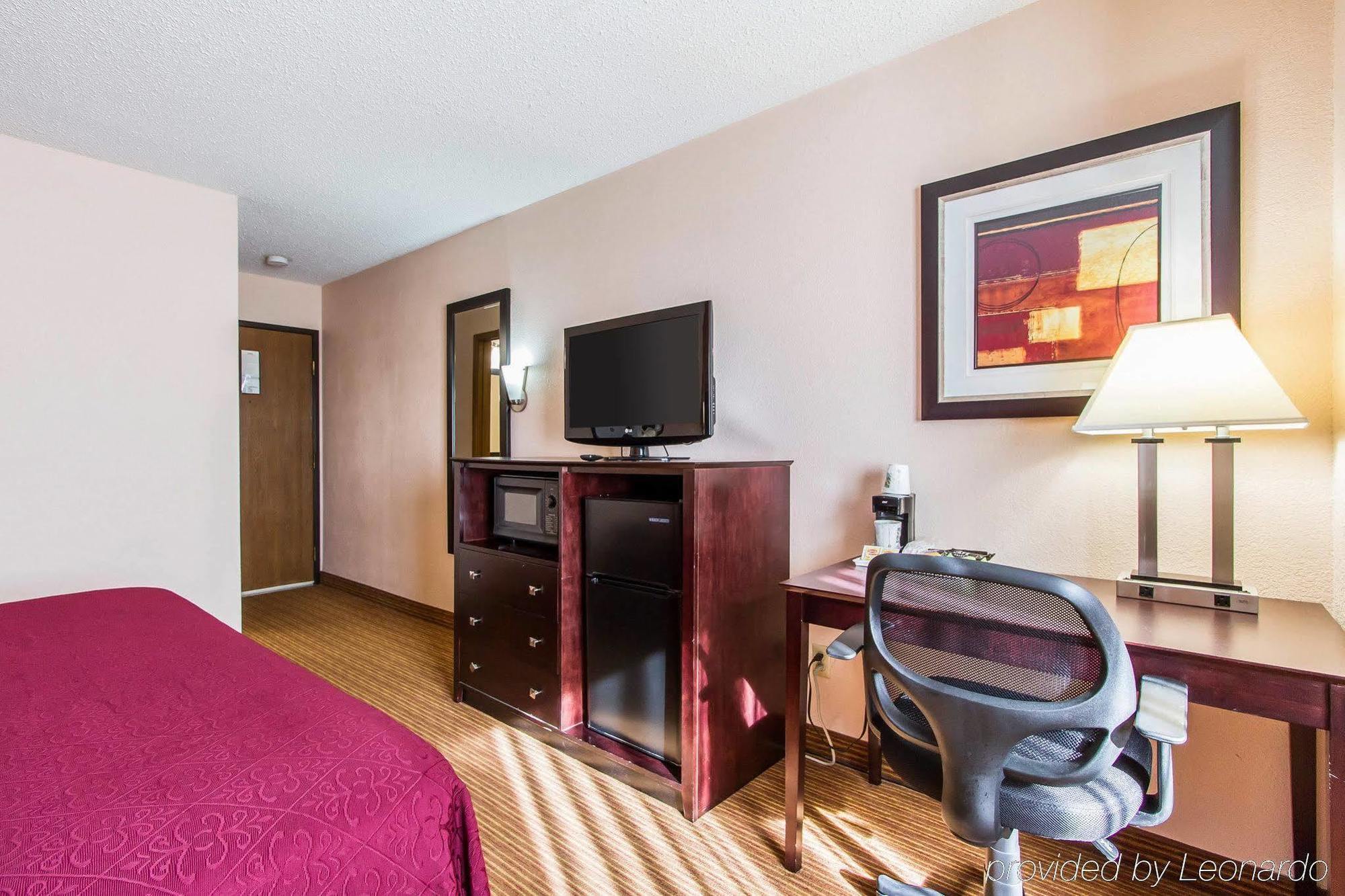 Quality Inn & Suites Ottumwa North Exteriör bild