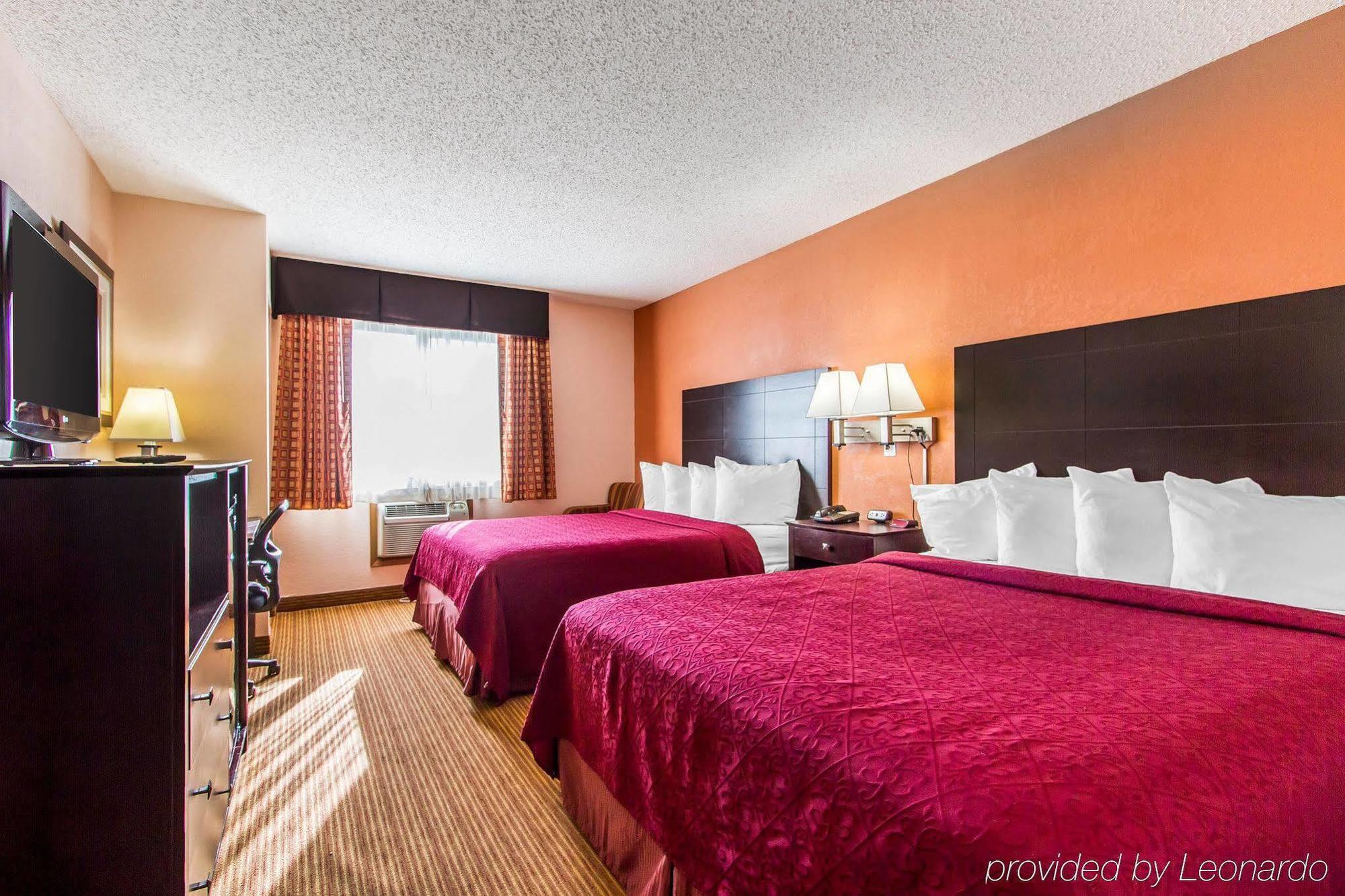 Quality Inn & Suites Ottumwa North Exteriör bild