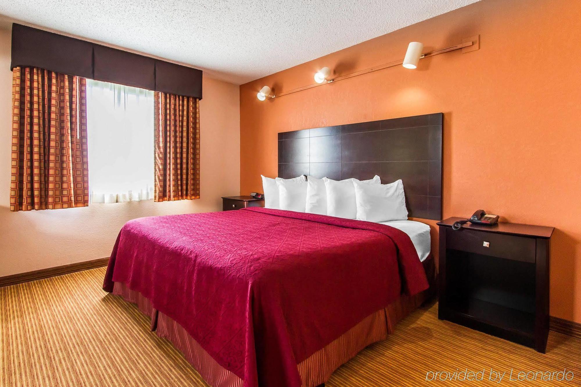Quality Inn & Suites Ottumwa North Exteriör bild