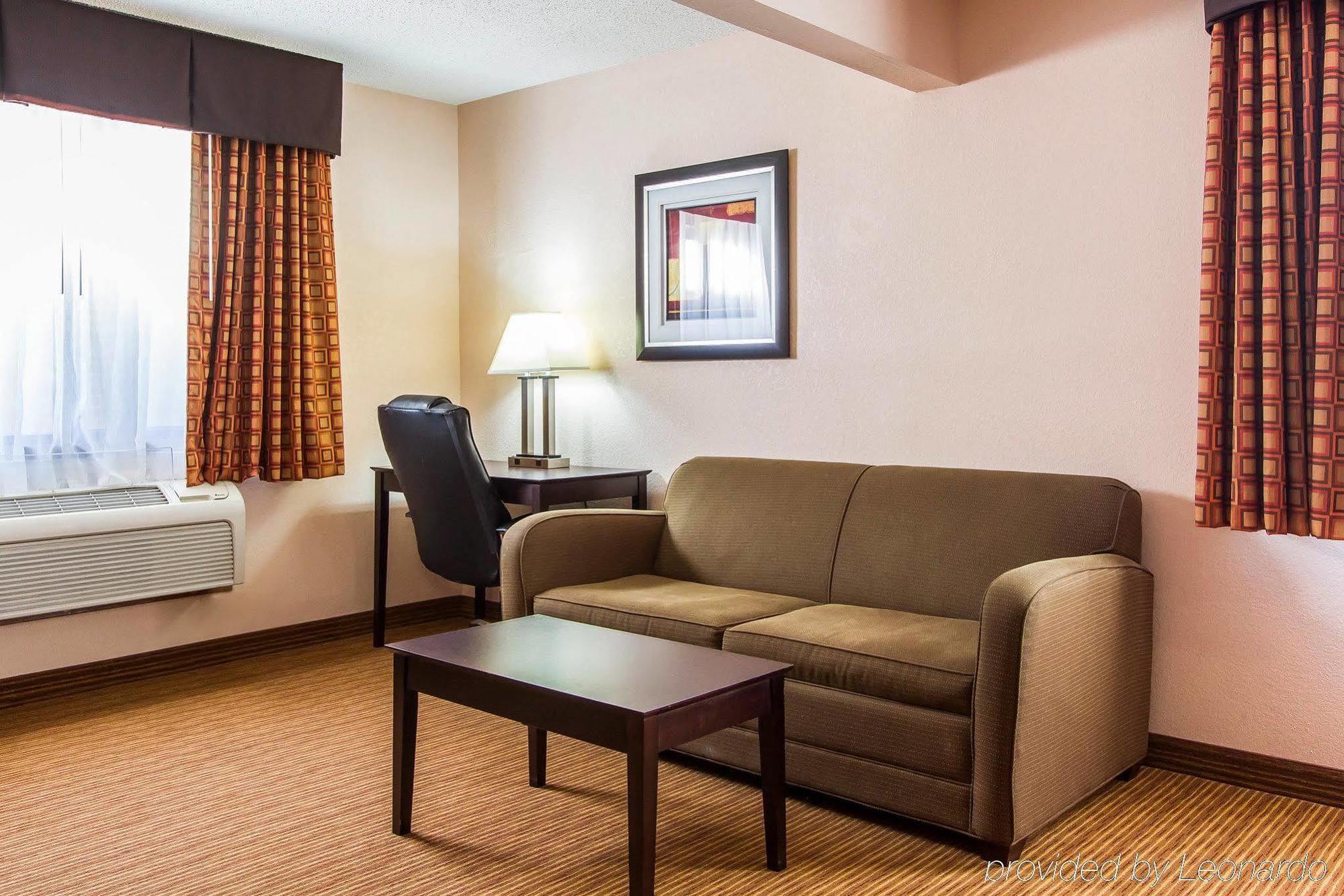 Quality Inn & Suites Ottumwa North Exteriör bild