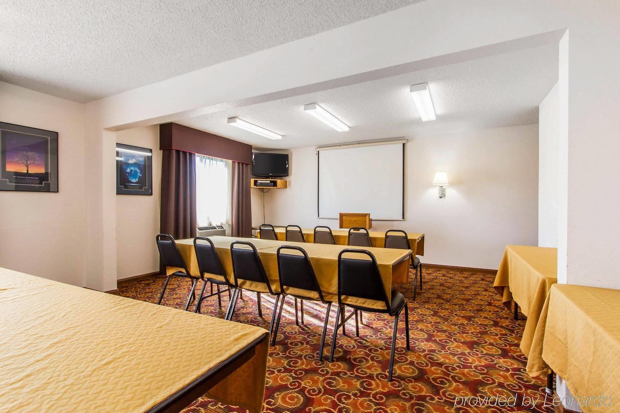 Quality Inn & Suites Ottumwa North Exteriör bild